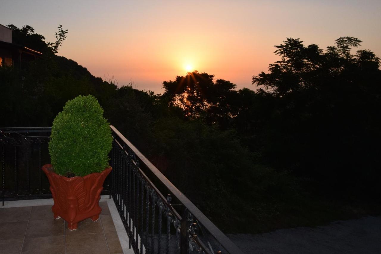 D & K Guest House Makrirrakhi Ngoại thất bức ảnh