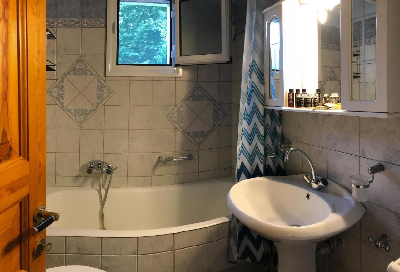 D & K Guest House Makrirrakhi Ngoại thất bức ảnh